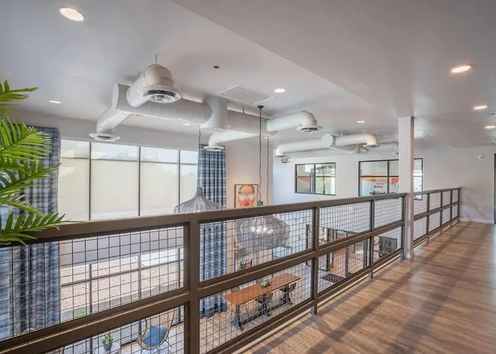 Apartment Spacious 2bd - Gym, Pool, Parking, W-d - Sleeps 8