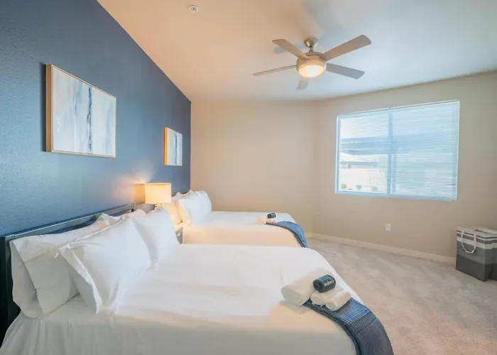 Spacious 2bd - Gym, Pool, Parking, W-d - Sleeps 8